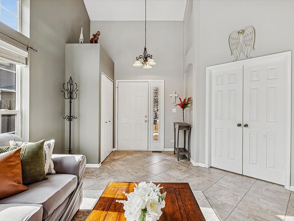 6 Morningside Ct, Lake In The Hills, IL 60156 | Zillow