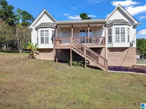 17 Greenleaf Ln, Trussville, AL 35173