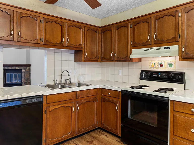 3426 Wildewood Dr — Photo 22