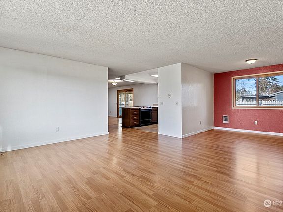 4th image of 728 NW Fairhaven Drive