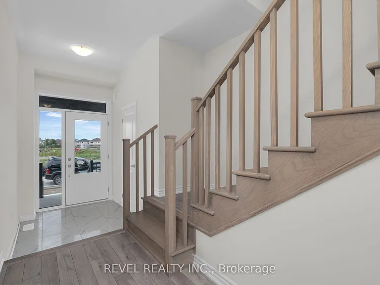 4 Rochester Dr — Photo 3