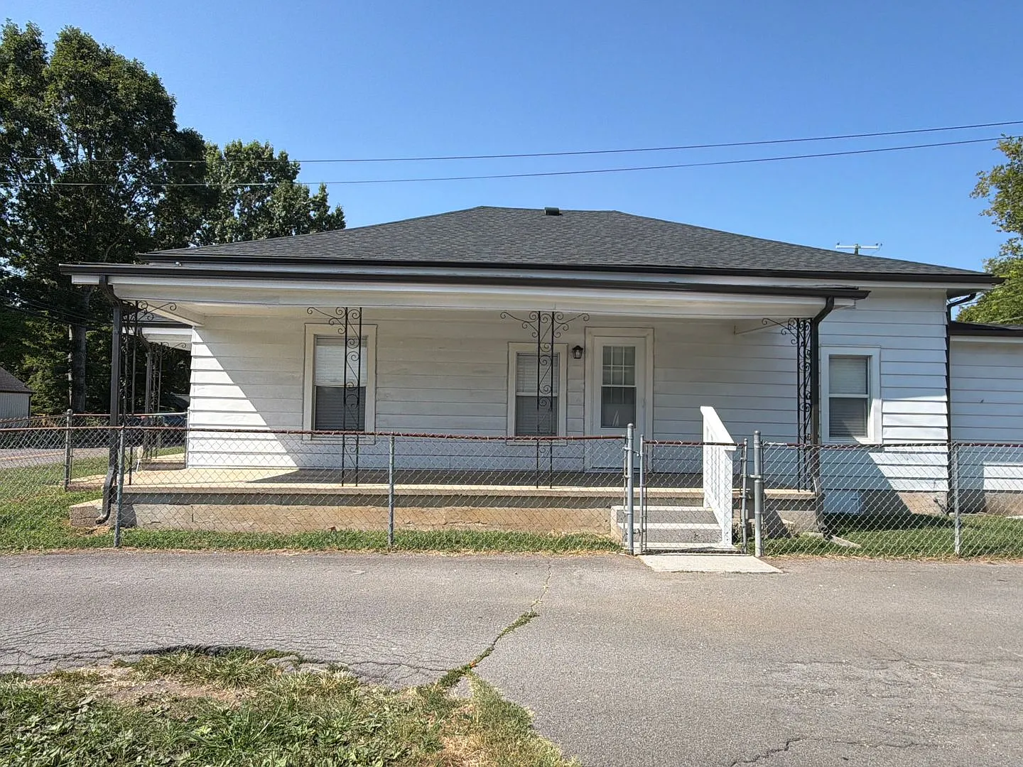 Beautifully Renovated 3-Bedroom, 2-Bath Home in Fountain City! — Photo 2