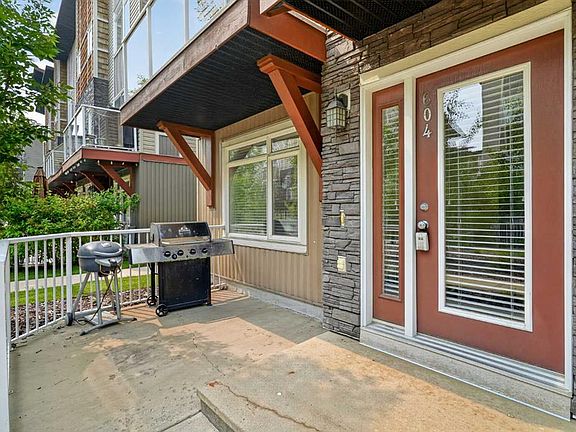 3rd image of 604 E Skyview Point Pl NE
