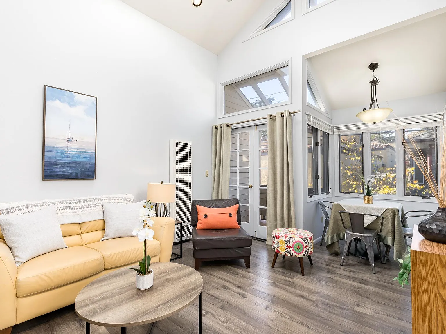 2 bed, 860 sqft, $4,200 — Photo 2
