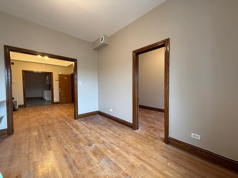 2042 W Chicago Ave #3F — Photo 8