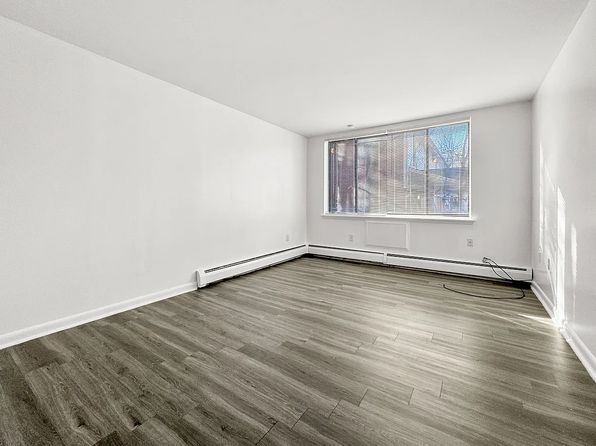 99 Benton St #207