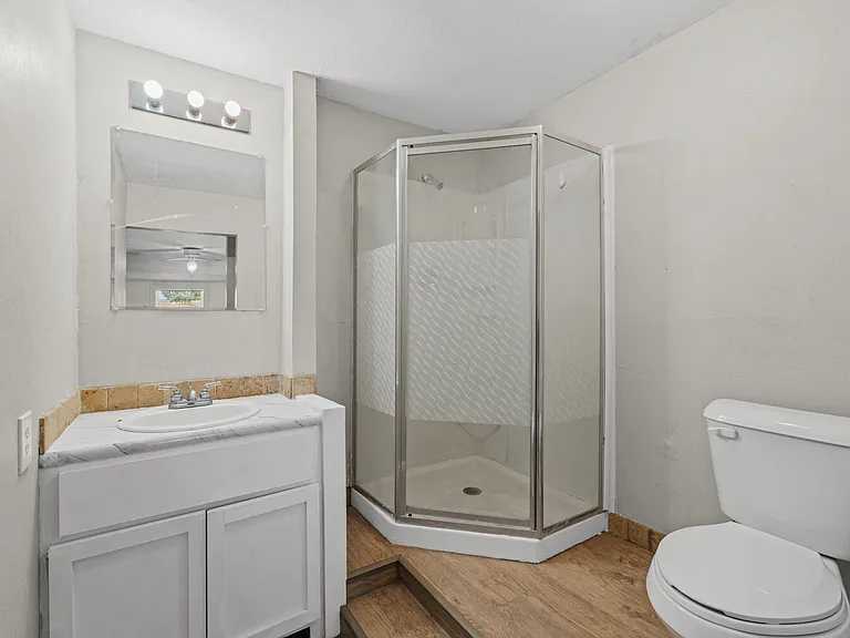 2612 E Auburn St — Photo 12