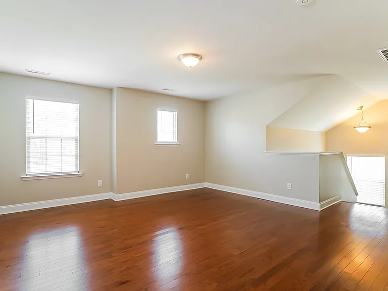 335 Clubhouse Dr — Photo 6