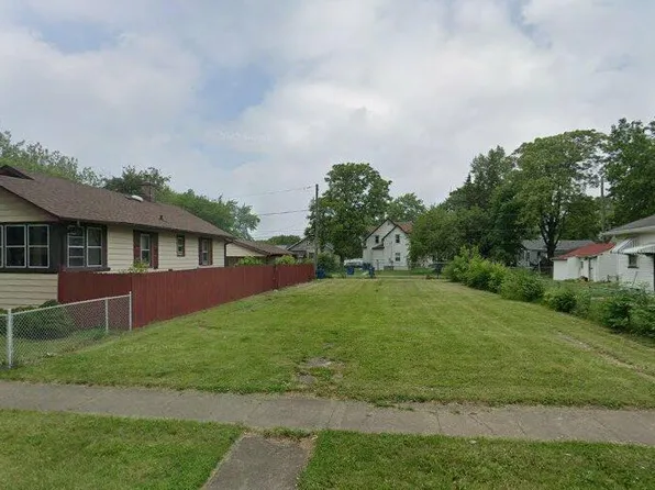 1441 E Oak St, Kankakee, IL 60901