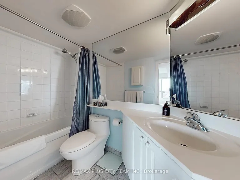 18 Yonge St #2904 — Photo 14