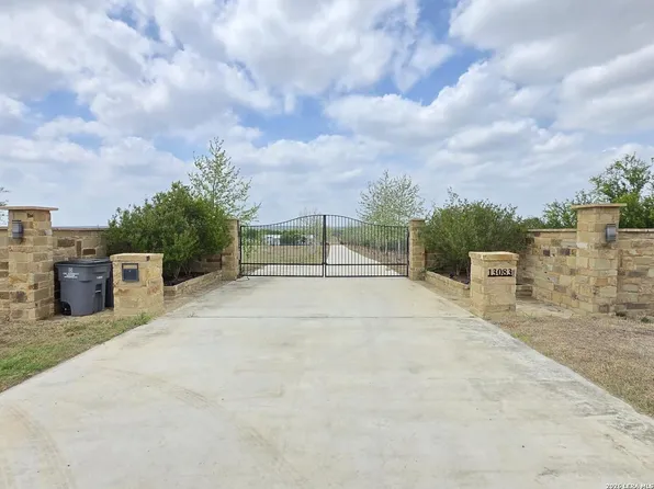 13083 Fm 2779, Moore, TX 78057