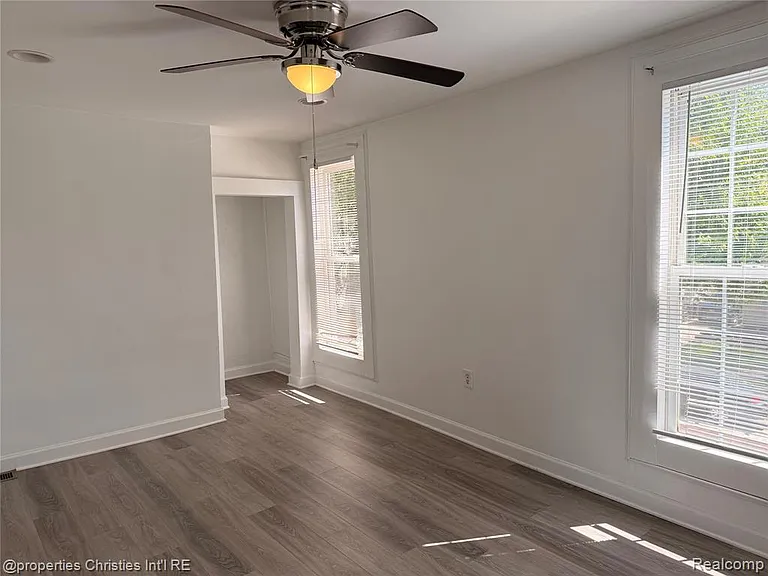 225 Fairgrove Ave — Photo 14