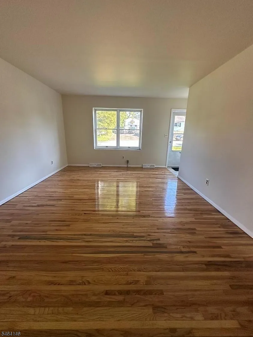 2 bed, 1.0 bath, $2,550 — Photo 4