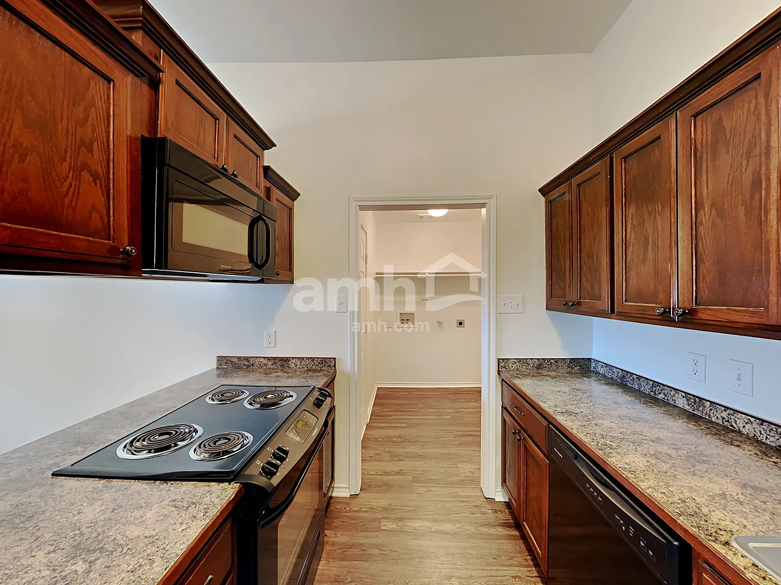 3 bed, 2.0 bath, 1236 sqft, $1,895 — Photo 4