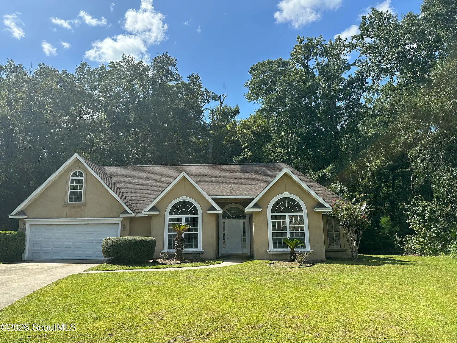 3 bed, 2.0 bath, 1619 sqft, $1,900 — Photo 1