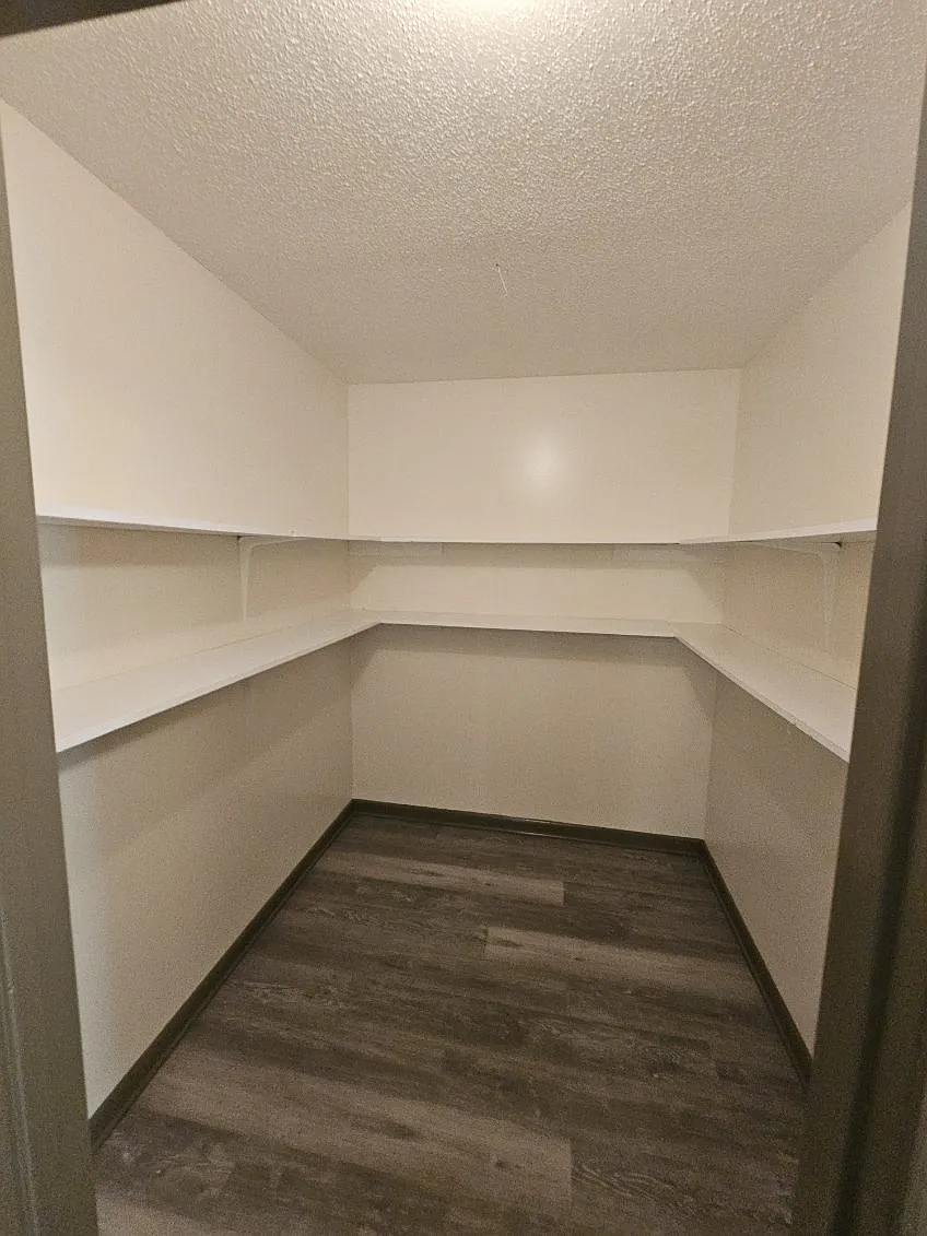 Parkwood Apartments — Photo 4