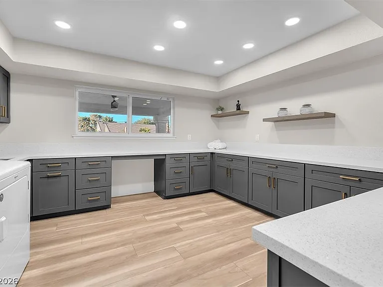 2868 Vista Del Sol Ave — Photo 11