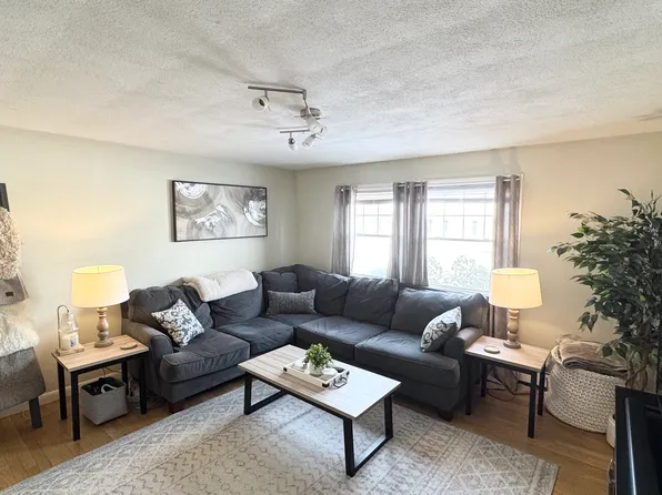 33 Mullin Ave APT 2, Quincy, MA 02169