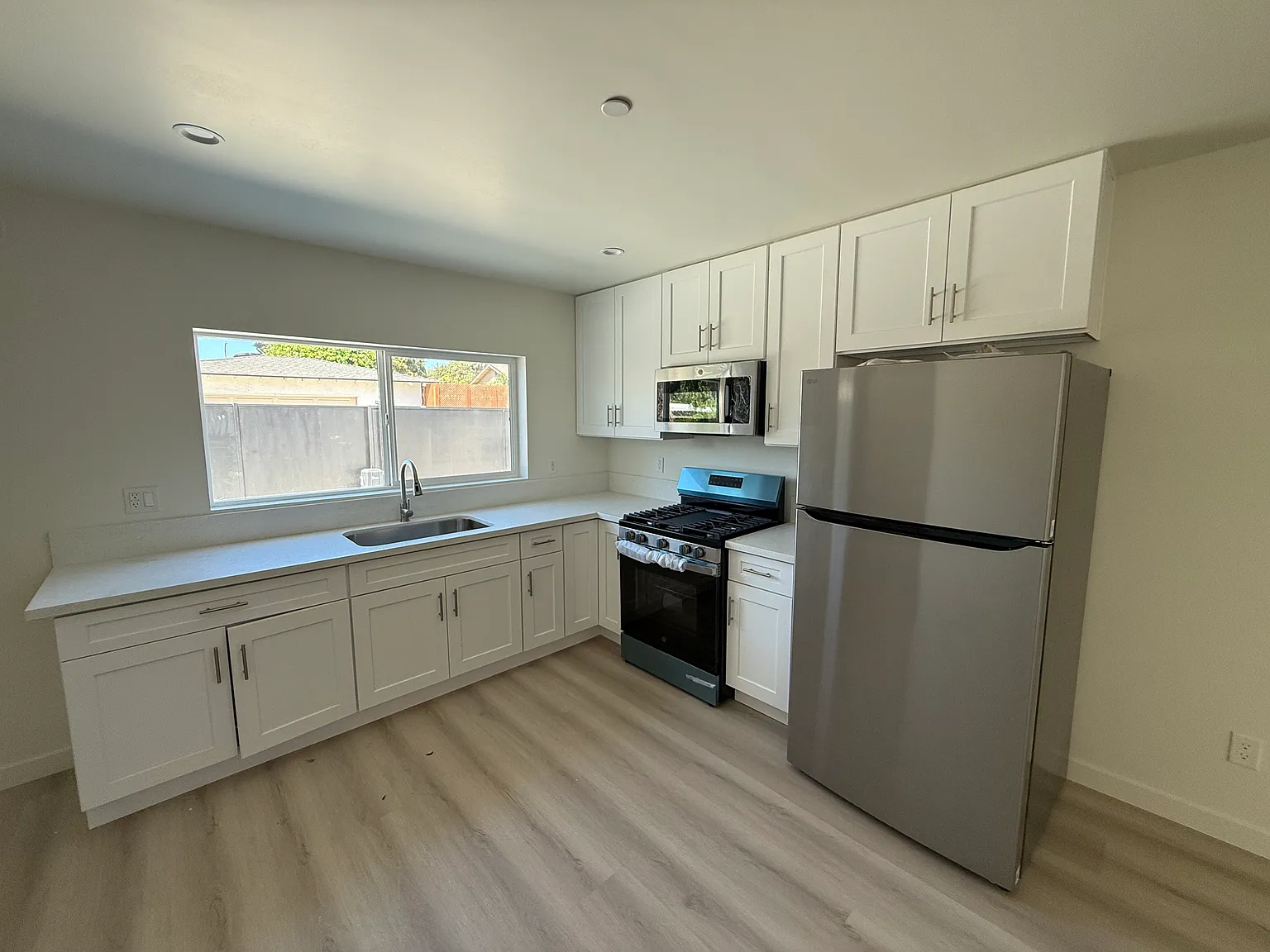 3 bed, $3,500 — Photo 2