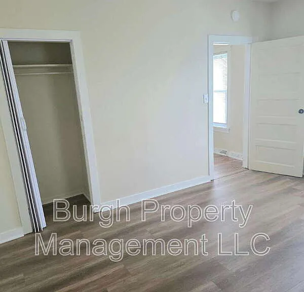 222 Vine St — Photo 9