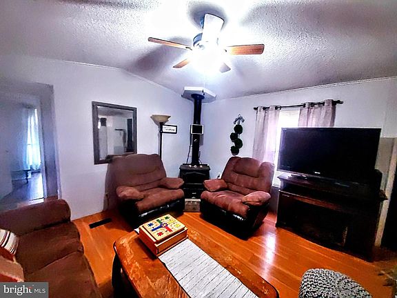 4th image of 228 Poclain Rd