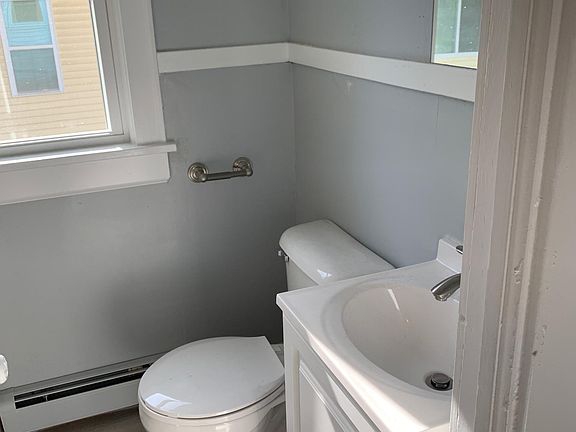 5th image of 608 Wells St #1