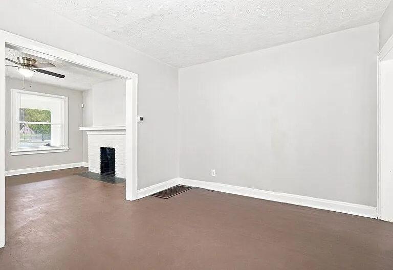 132 S Highland Ave — Photo 5