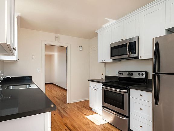 3rd image of 2030 McGilvra Blvd E