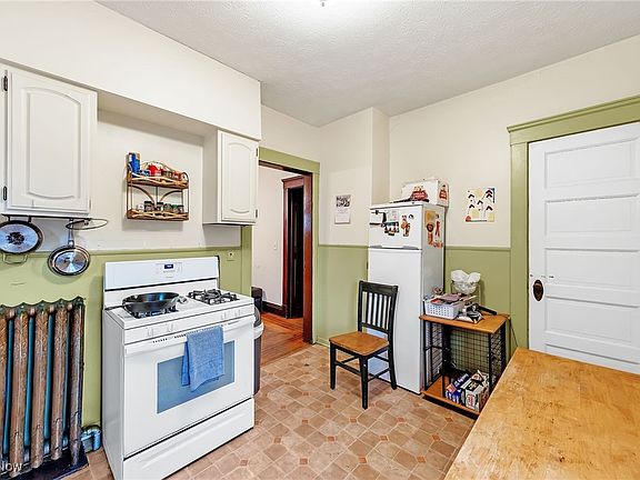 4th image of 2901 Woodbridge Ave