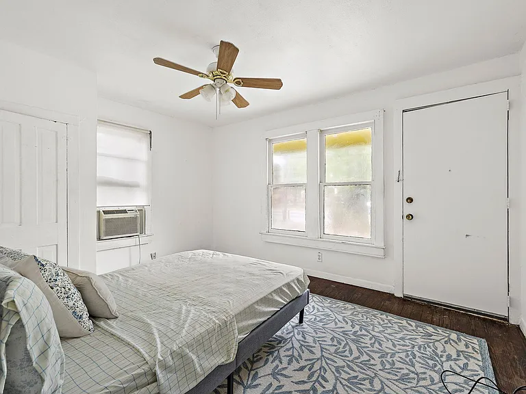 1710 Haskell St — Photo 19