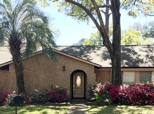11207 Cold Spring Dr, Houston, TX 77043