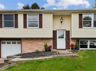 201 Cameron Dr, Cranberry Township, PA 16066