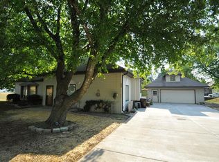 3450 S Horseshoe Ave, Springfield, MO 65804