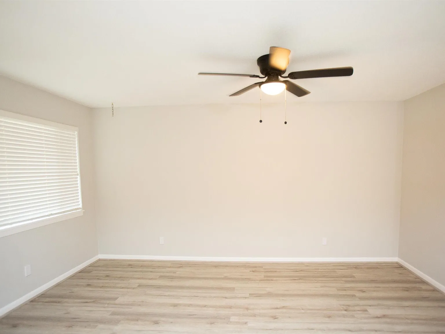 3 bed, 2.0 bath, 1189 sqft, $1,350 — Photo 2
