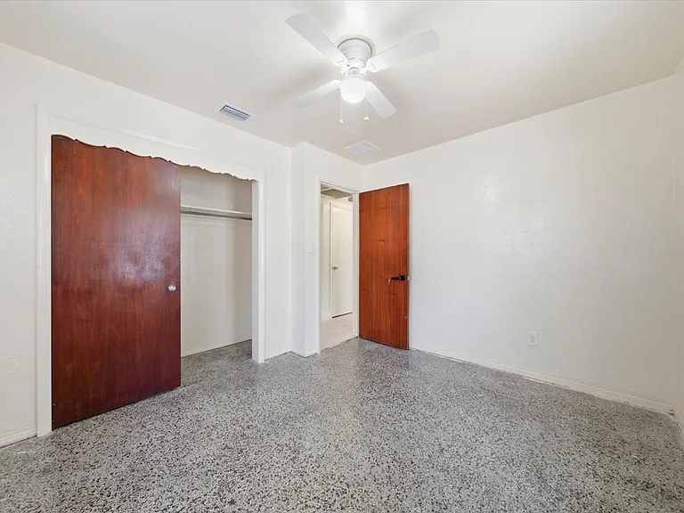 1647 Bay St SE — Photo 35