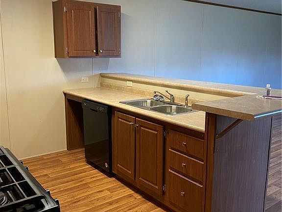 3rd image of 181 Garfield Ln