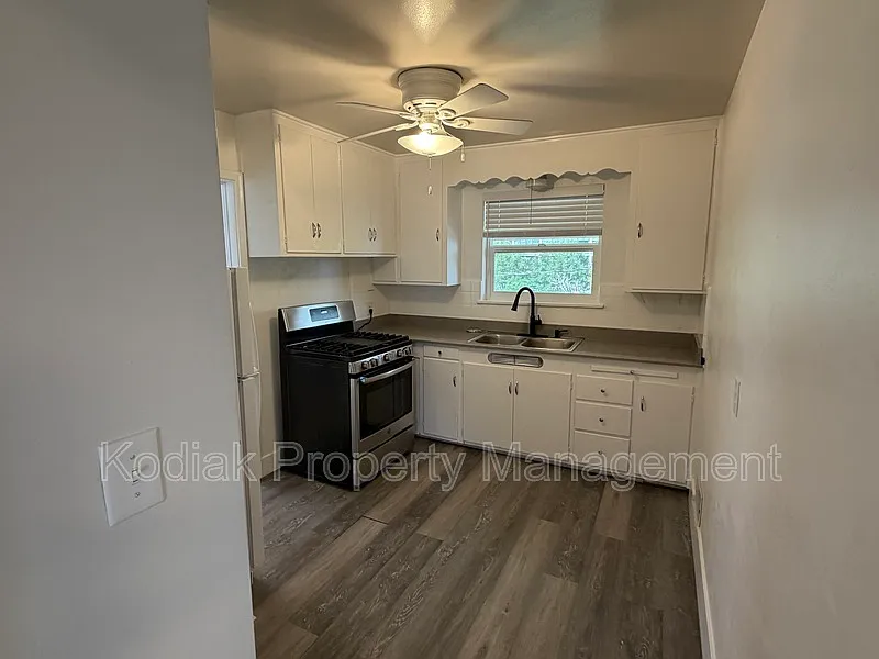 2 bed, 1.0 bath, 1546 sqft, $2,900 — Photo 4
