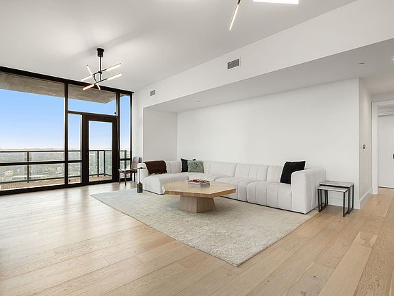 4th image of 70 Rainey St #2001
