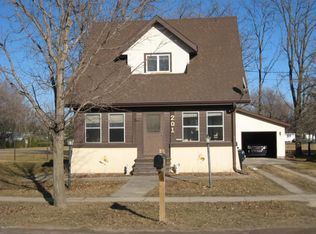 201 E St N, Claremont, MN 55924