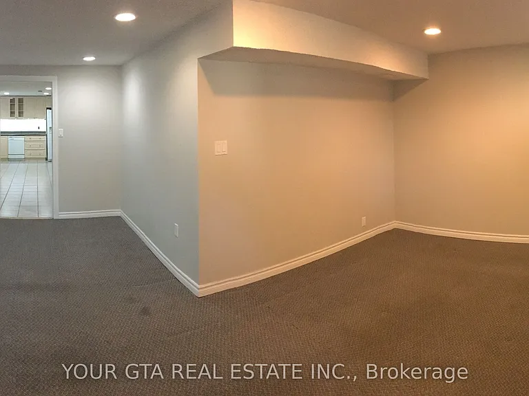 147 Bonham Blvd #LOWER — Photo 2