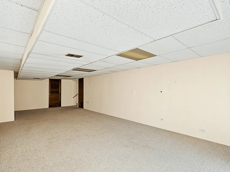 673 N Park Blvd — Photo 19