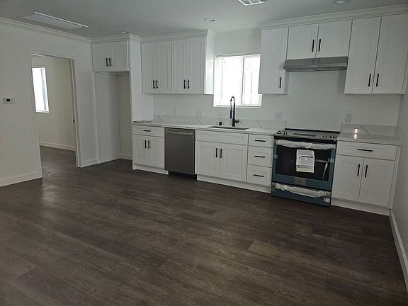 5th image of 1051 Grover Ave #C