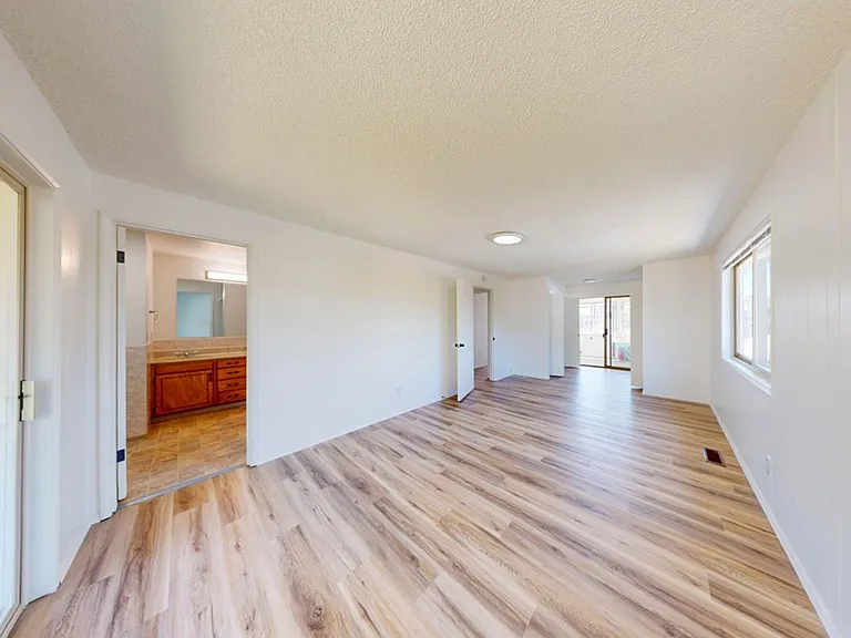 435 -Keystone Apartments — Photo 20