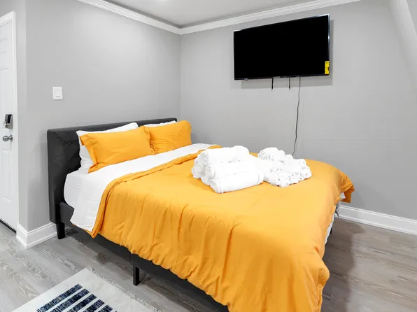 258 Clerk Street image 3 of 21