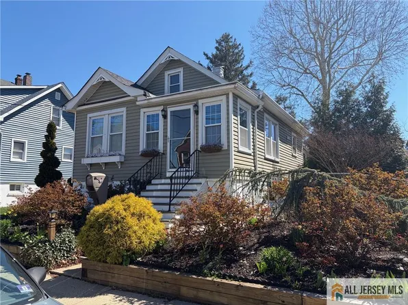 30 Paul St, Fords, NJ 08863