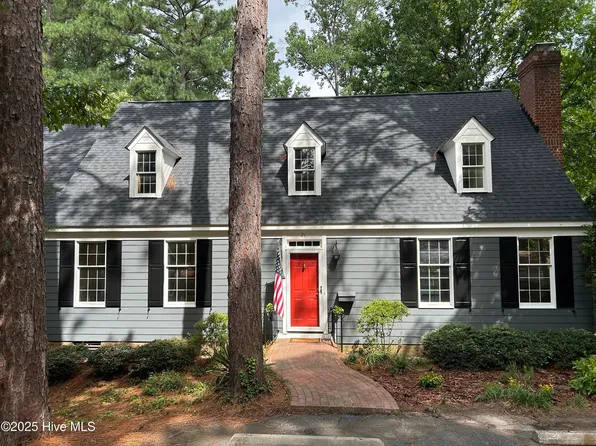 21 Village In The Woods Circle, Southern Pines, NC 28387