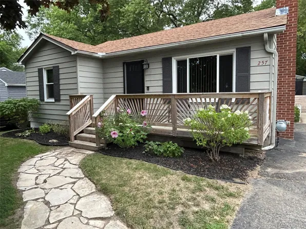 257 Perry St, Lake Orion, MI 48362