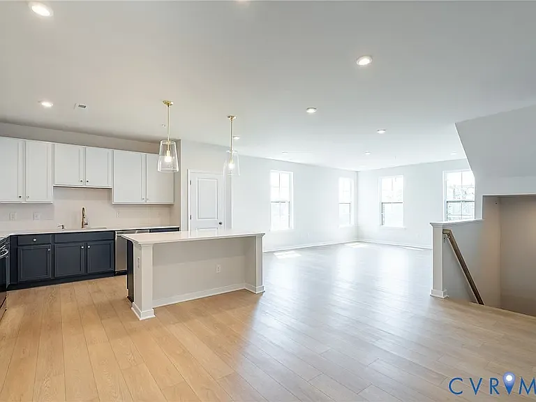 3406-4A Carlton St — Photo 4