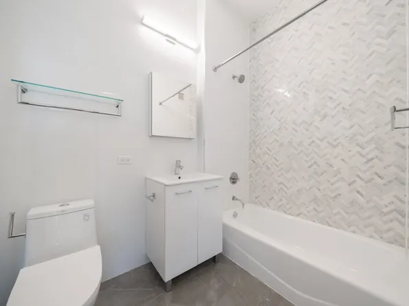 140 Riverside Boulevard image 10 of 28