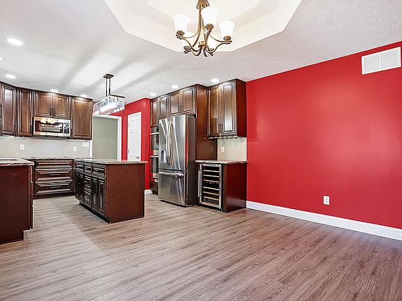 5th image of 7089 Hidden Valley Dr
